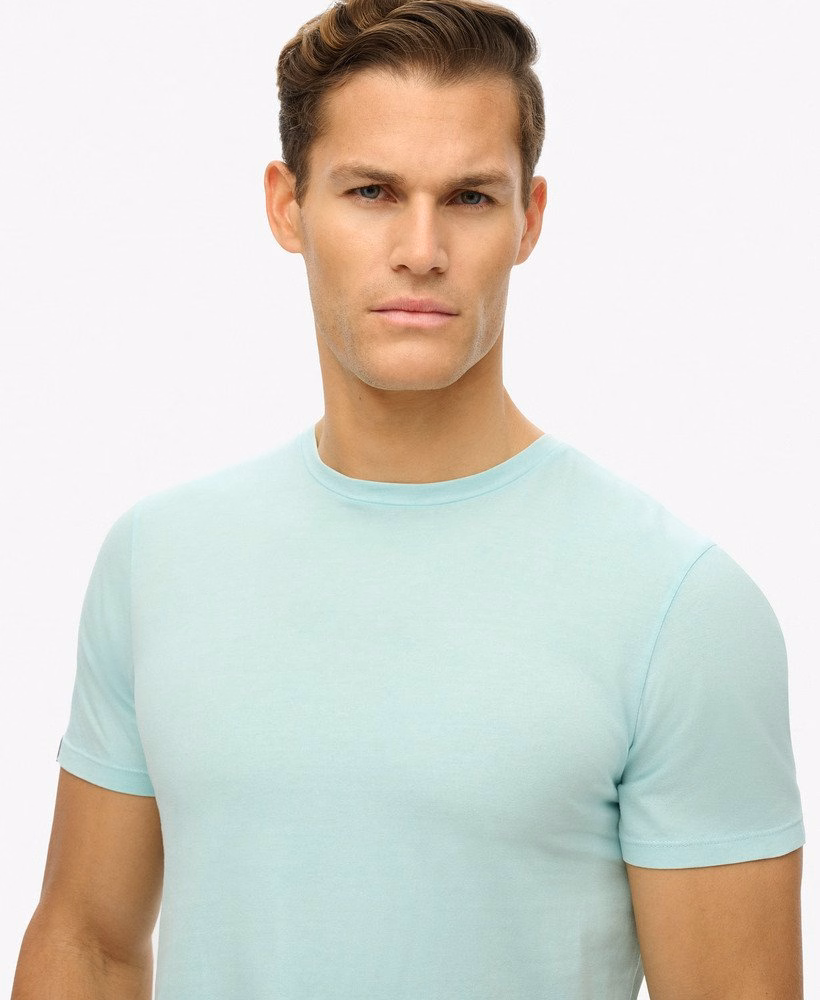 定番のエッセンシャルTシャツ