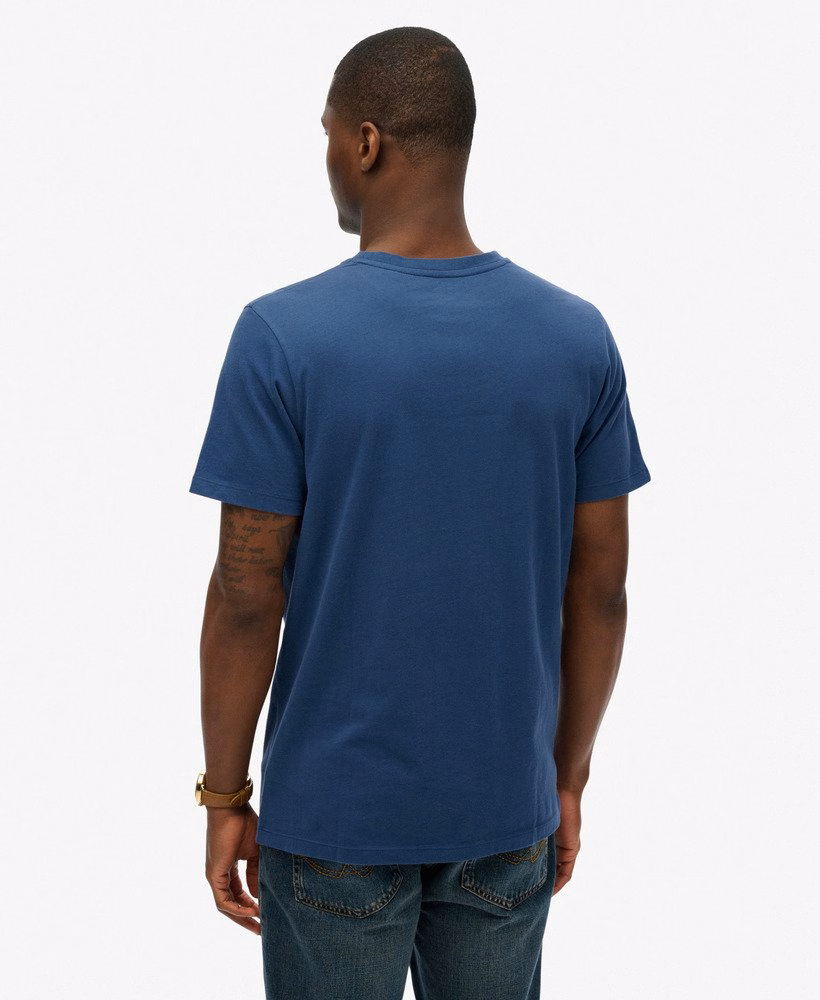 定番のエッセンシャルTシャツ