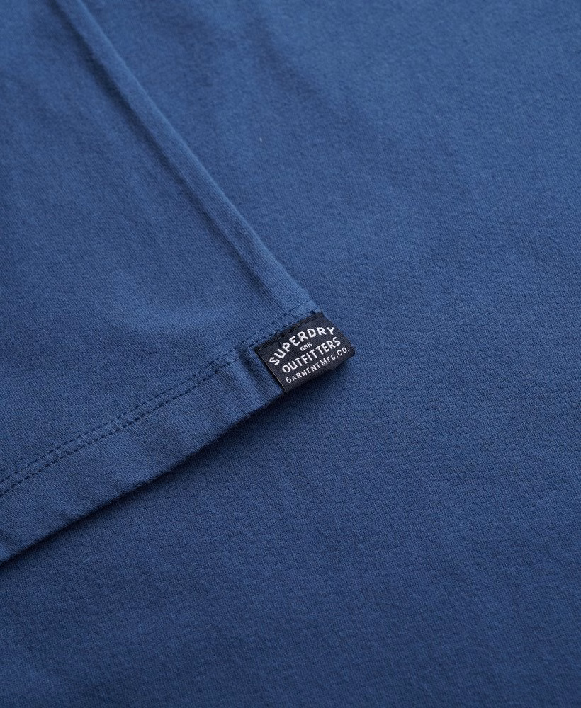 定番のエッセンシャルTシャツ