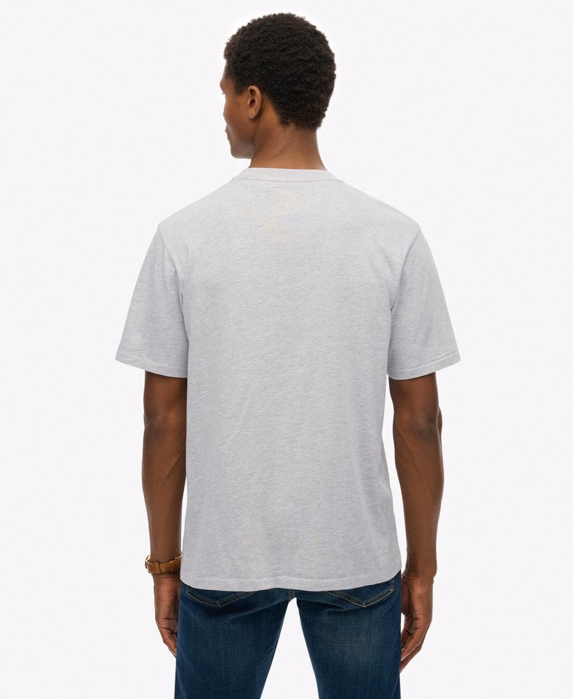 ヴィンテージアスレチックエッセンシャルグラフィックTシャツ