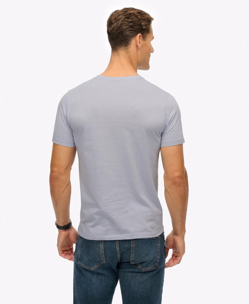 定番のエッセンシャルTシャツ