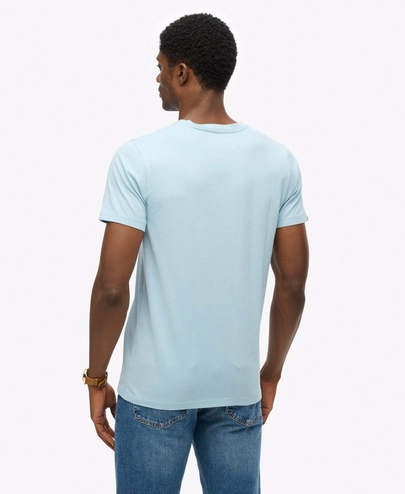 定番のエッセンシャルTシャツ