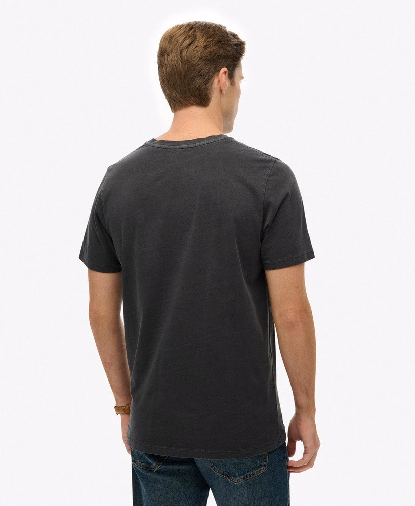定番のポケット付きTシャツ