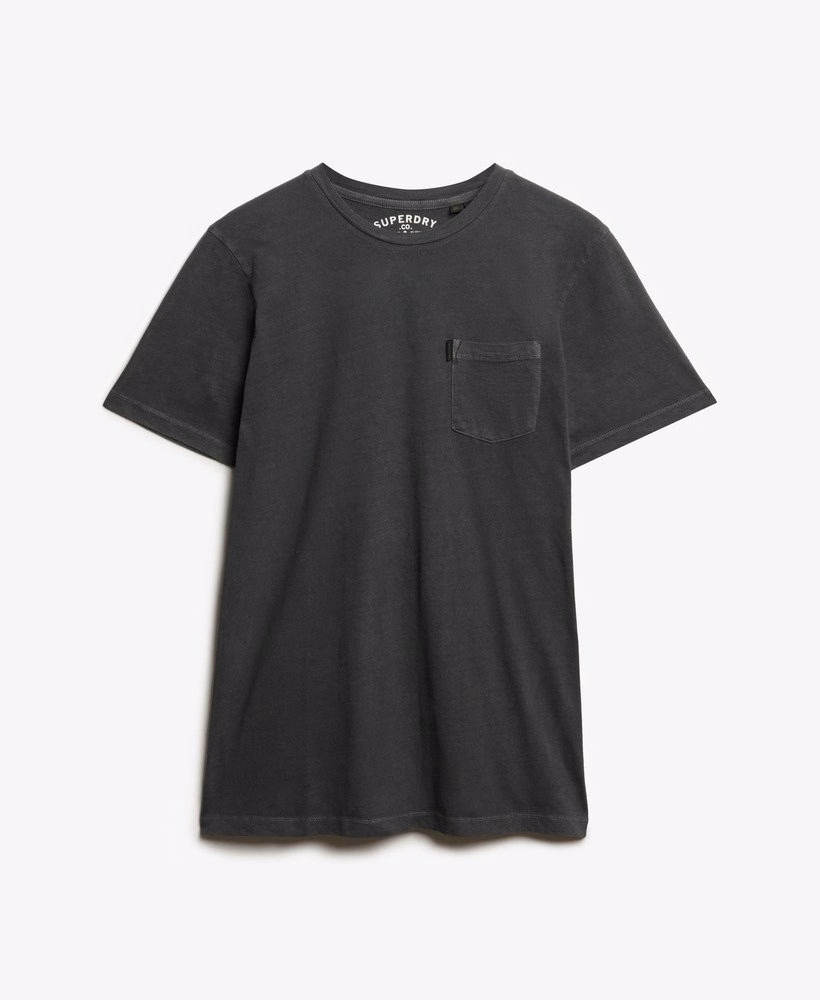 定番のポケット付きTシャツ