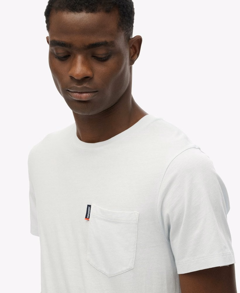 定番のポケット付きTシャツ
