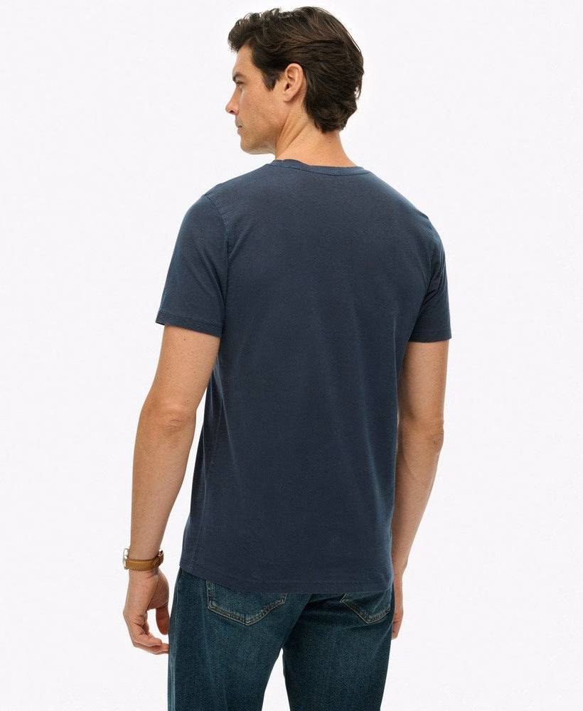 定番のポケット付きTシャツ