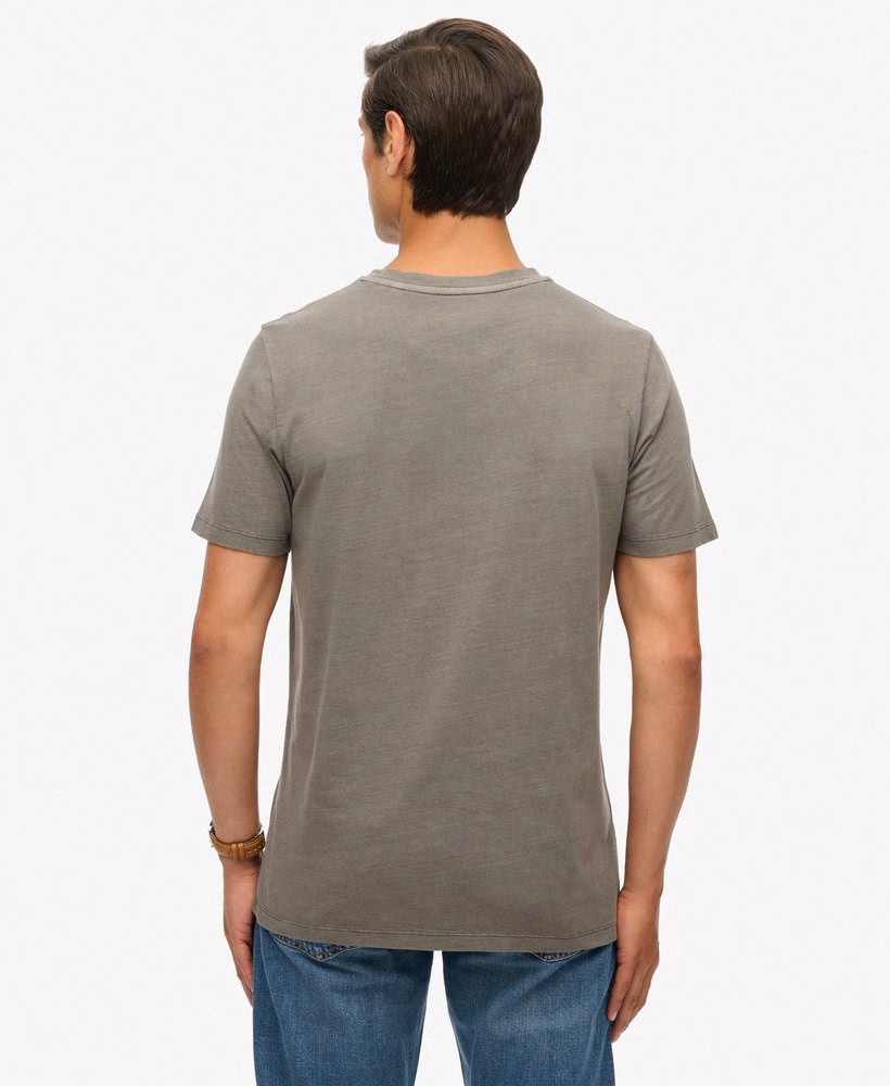 定番のポケット付きTシャツ