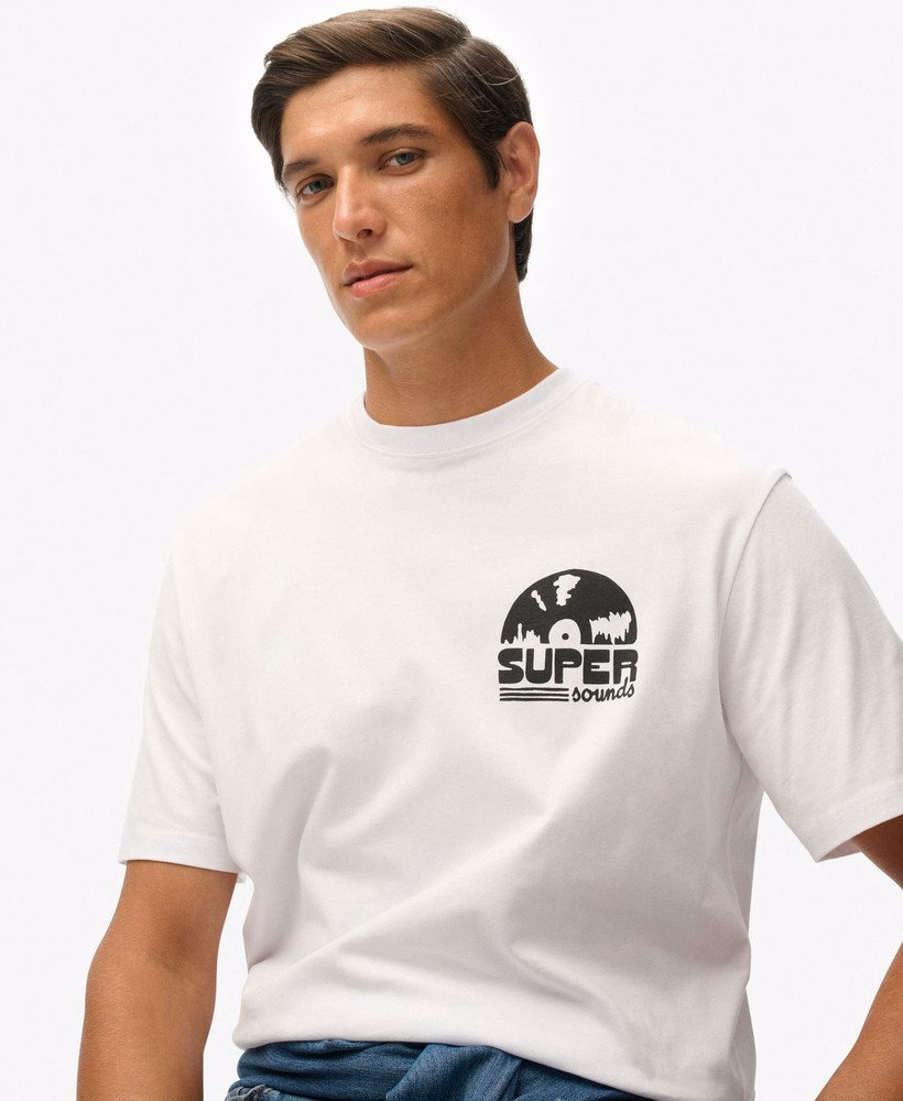 レコードレーベルの特大Tシャツ