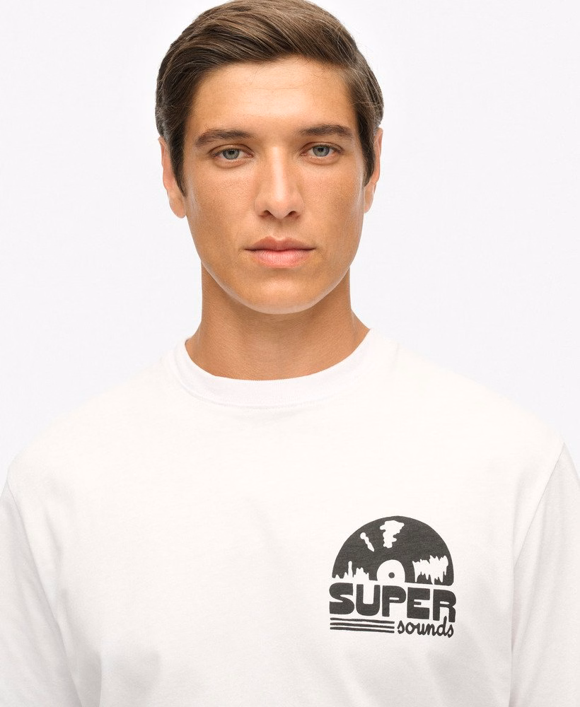 レコードレーベルの特大Tシャツ