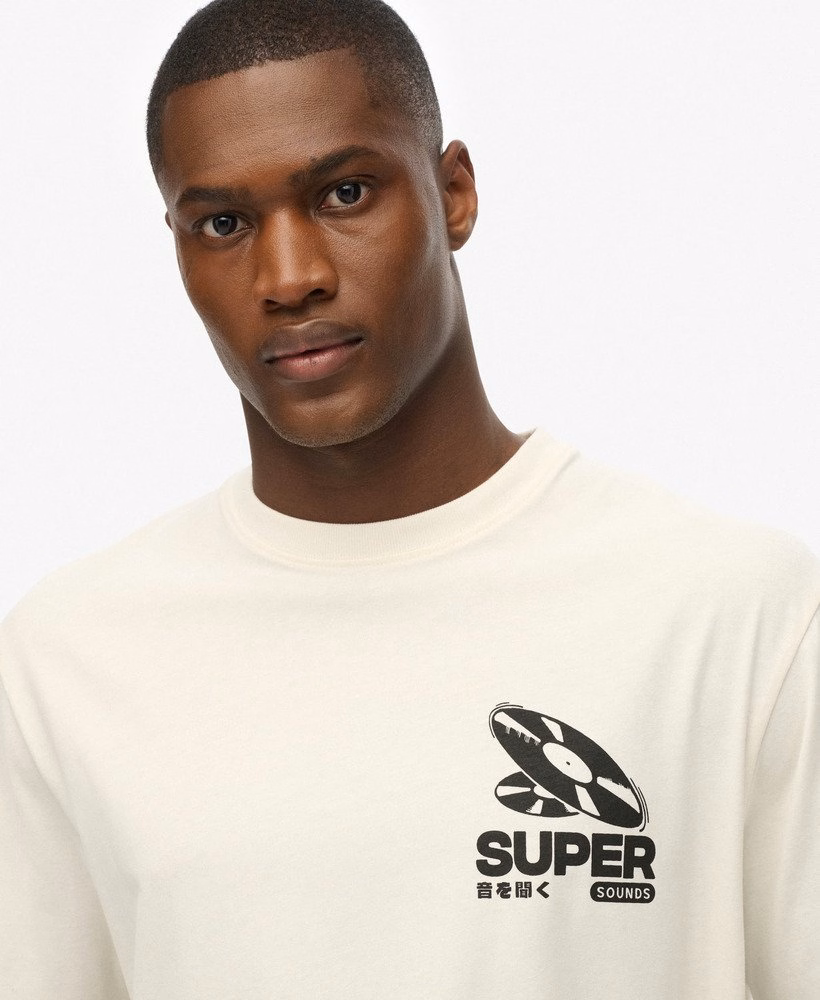 レコードレーベルの特大Tシャツ