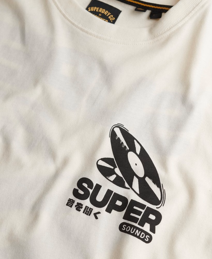 レコードレーベルの特大Tシャツ