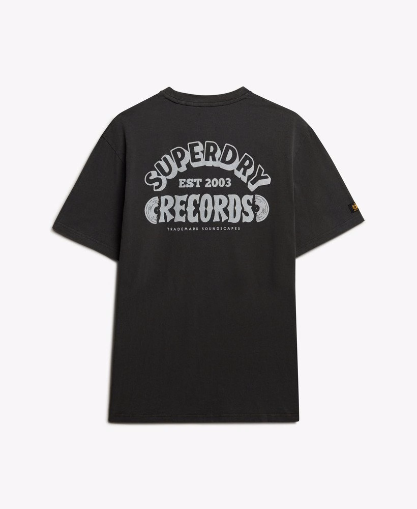 レコードレーベルの特大Tシャツ