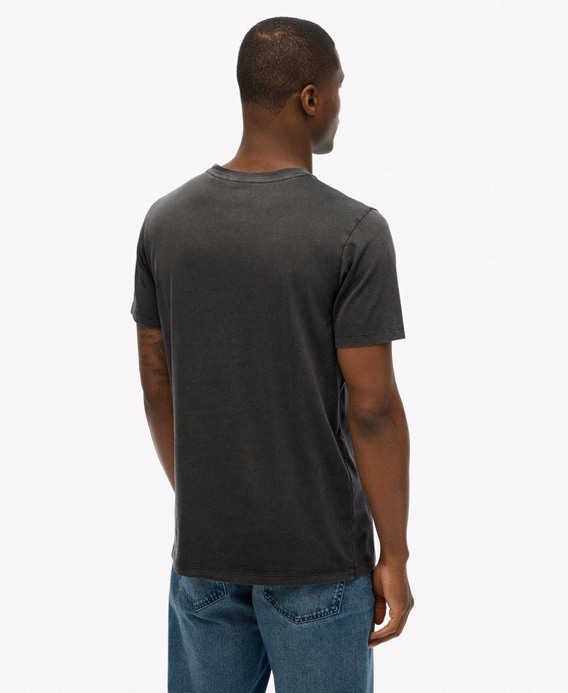 定番のポケット付きTシャツ