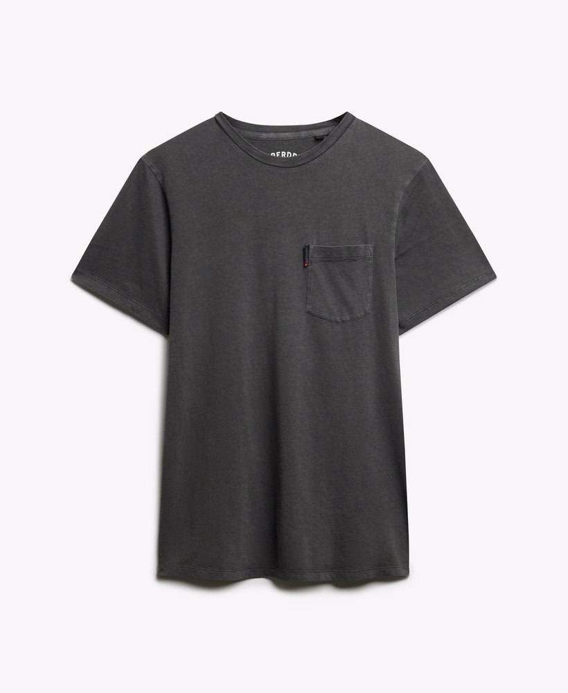 定番のポケット付きTシャツ