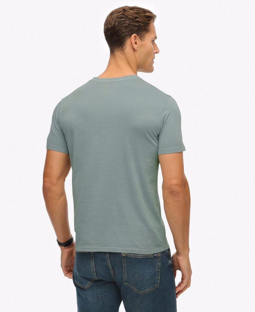 定番のポケット付きTシャツ