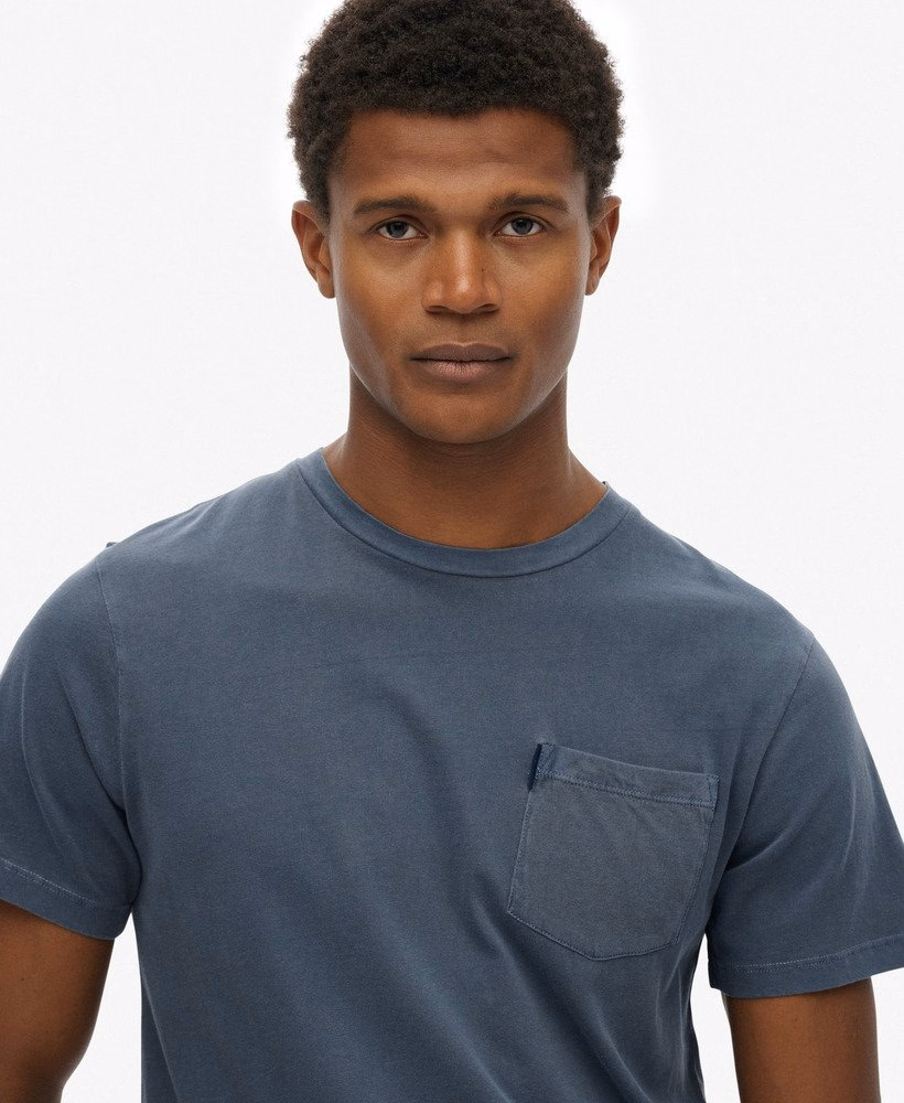 定番のポケット付きTシャツ