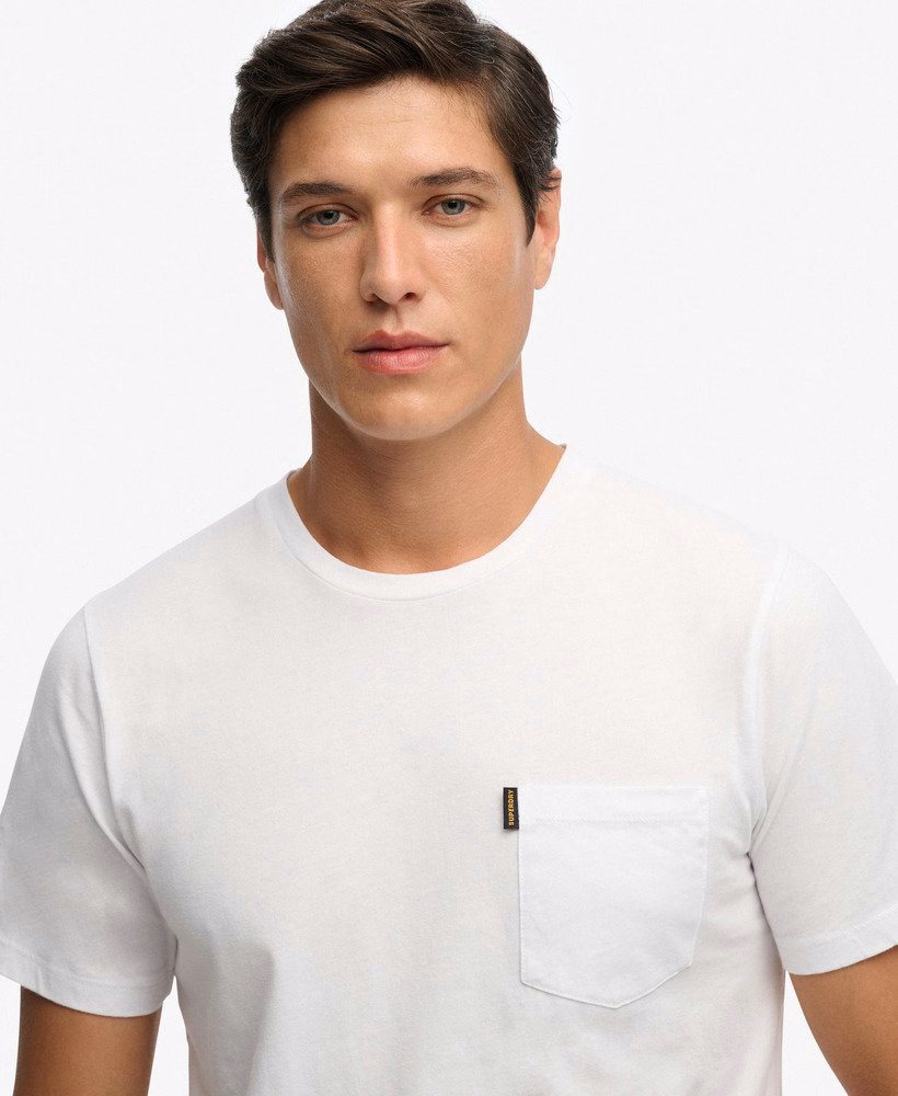 定番のポケット付きTシャツ