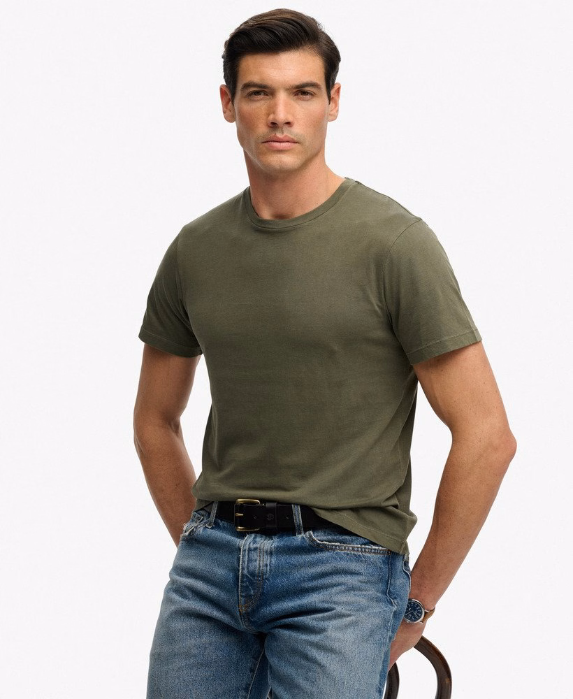 定番のエッセンシャルTシャツ