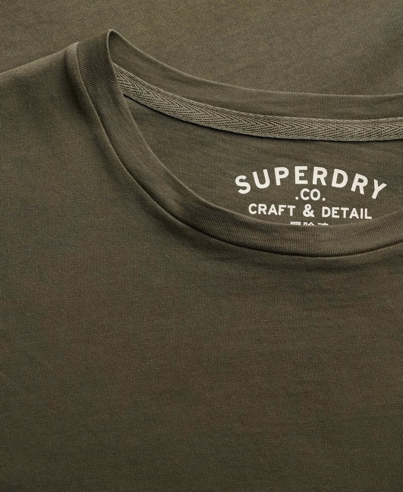定番のエッセンシャルTシャツ