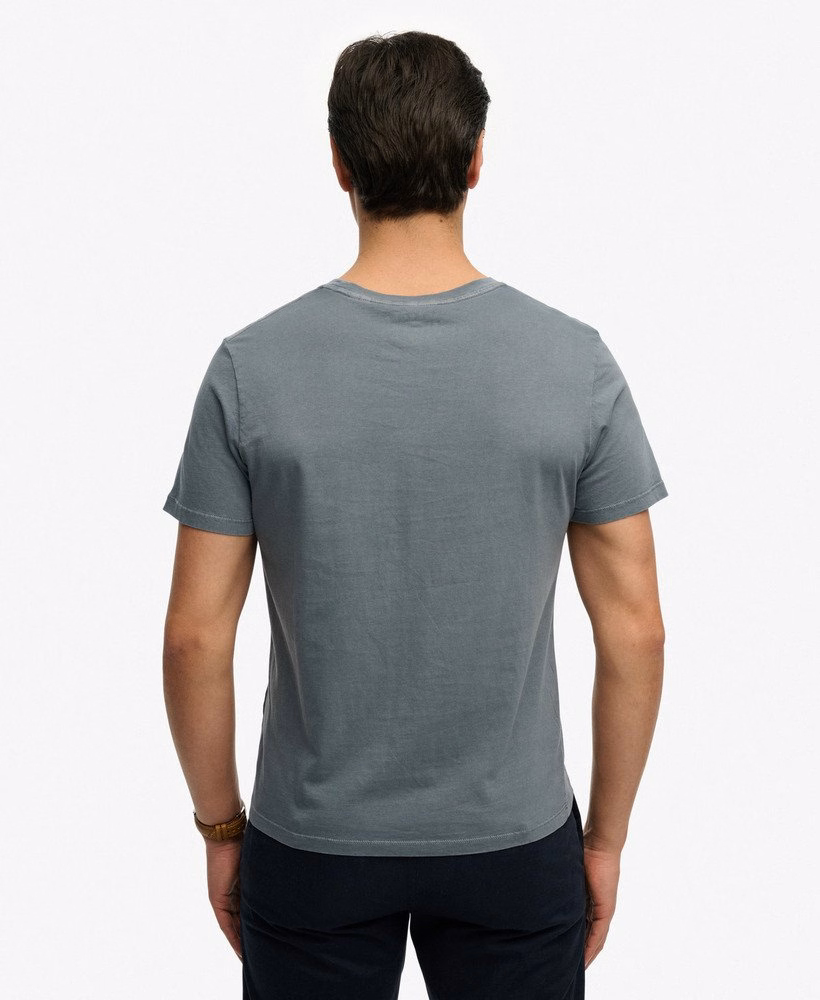 定番のポケット付きTシャツ