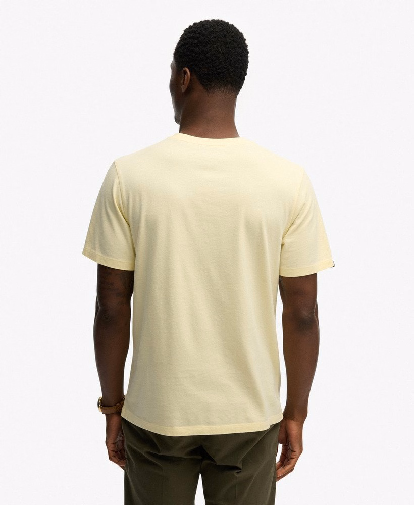 定番のエッセンシャルTシャツ