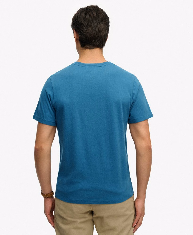 定番のエッセンシャルTシャツ