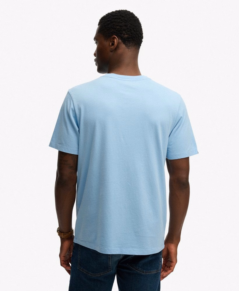 定番のエッセンシャルTシャツ