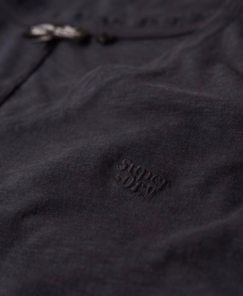 スラブ刺繍入りVネックTシャツ