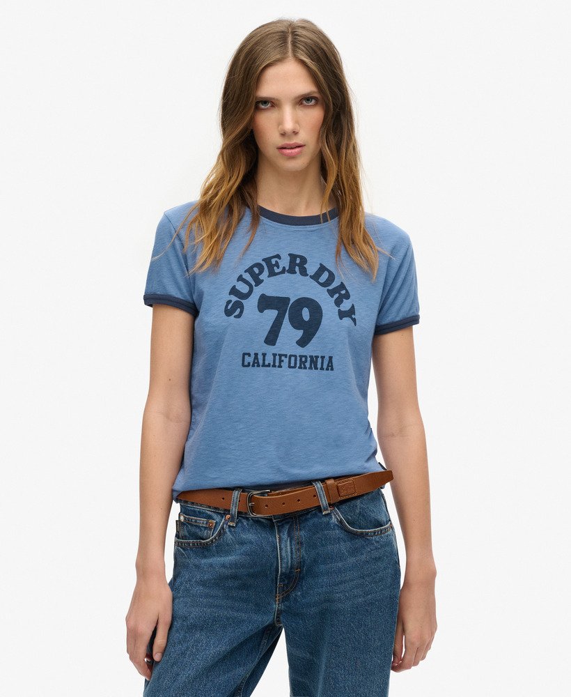 アスレチック エッセンシャルズ ビーチ グラフィック リンガー tシャツ(ウェッジウッドブルー)