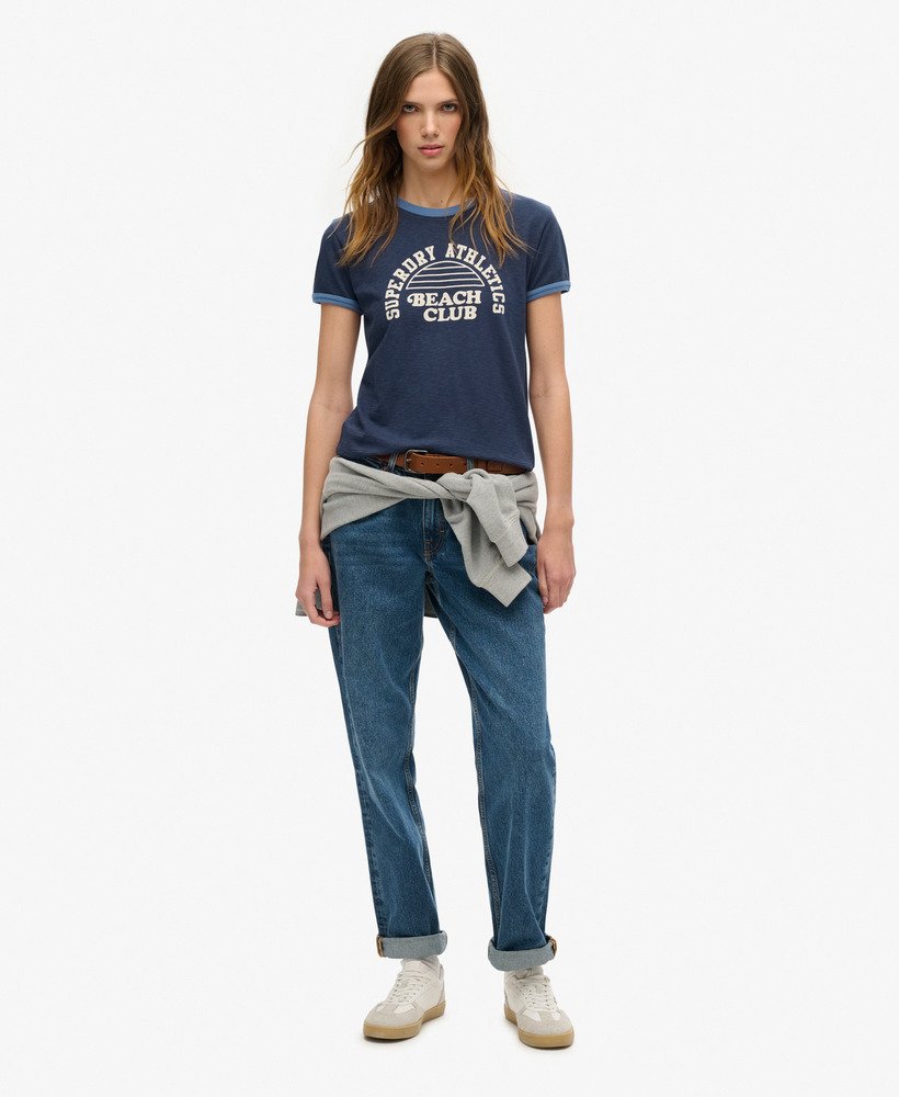アスレチック エッセンシャルズ ビーチ グラフィック リンガー tシャツ(リッチスト ネイビー)