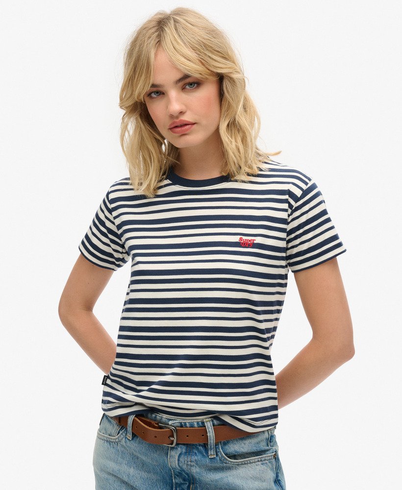 エッセンシャル ロゴ ストライプ フィット t シャツ(リッチネイビーストライプ)