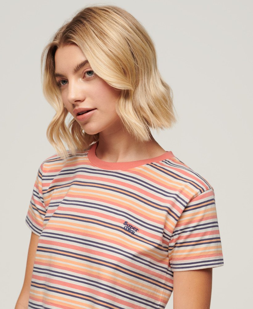 エッセンシャル ロゴ ストライプ フィット tシャツ(サンセットコーラルストライプ)