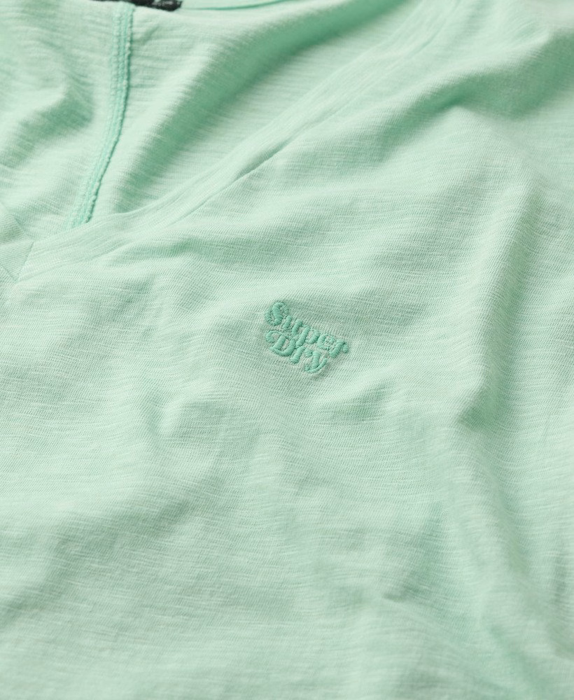 スラブ刺繍入りVネックTシャツ