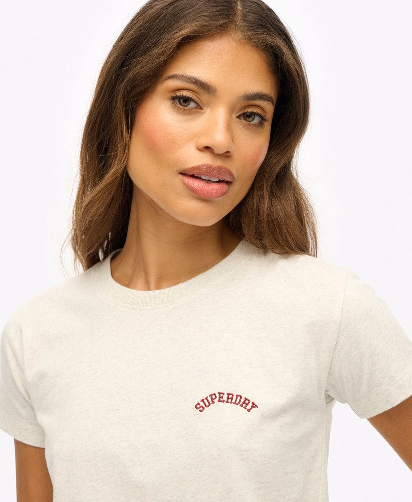 エッセンシャルロゴ入りフィットTシャツ