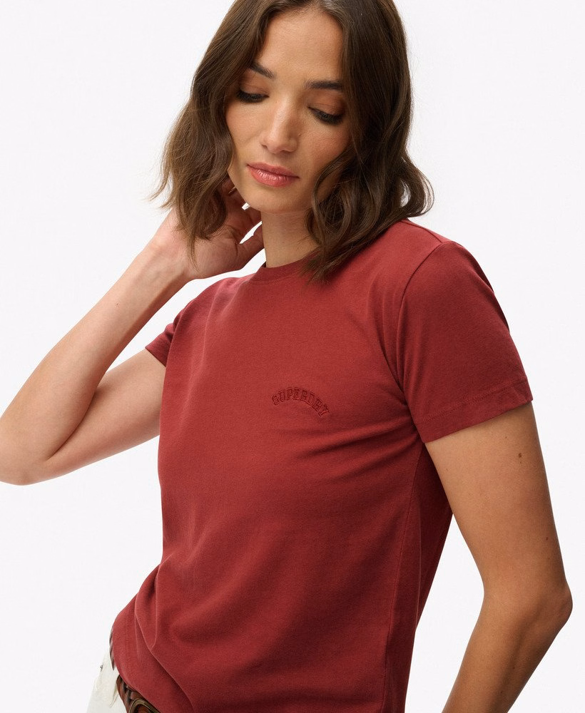 エッセンシャルロゴ入りフィットTシャツ