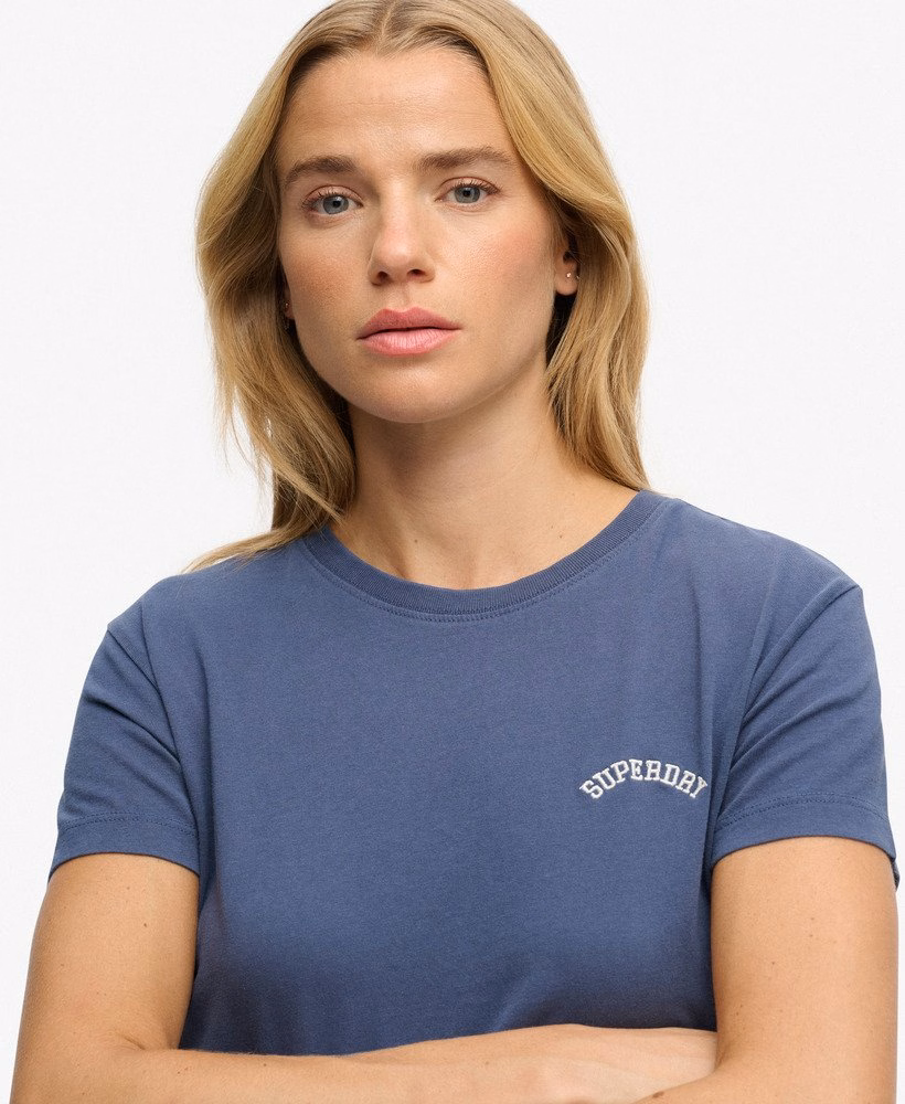 エッセンシャルロゴ入りフィットTシャツ