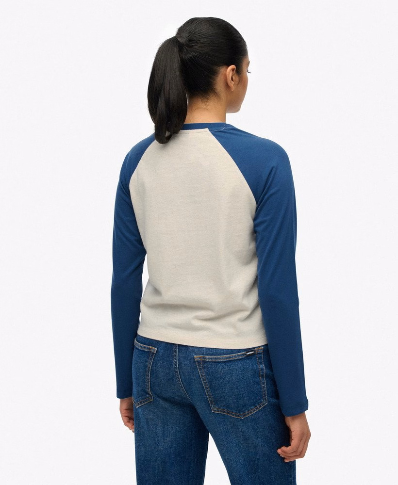 エッセンシャルロゴ入り長袖ベースボールトップ